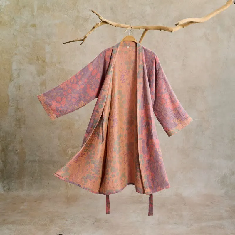 Künstlerisch gemusterter Kimono aus Baumwollgaze mit botanischem Muster