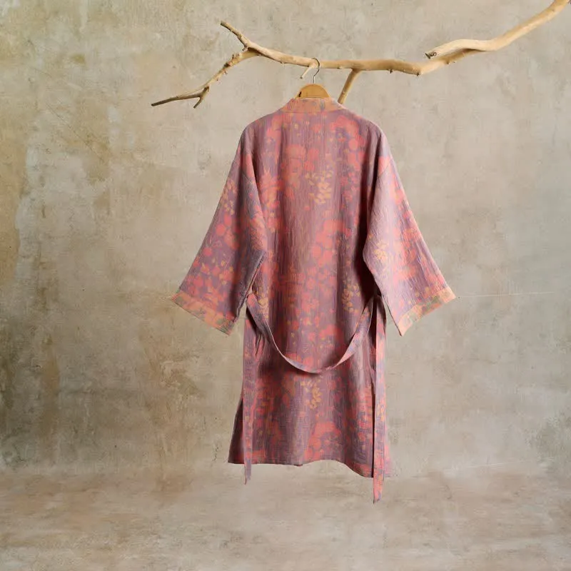 Künstlerisch gemusterter Kimono aus Baumwollgaze mit botanischem Muster
