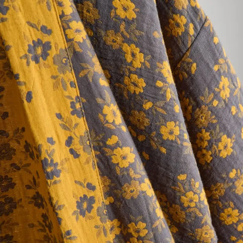 Gelber Kimono-Bademantel aus Baumwollgaze mit Blumenmuster