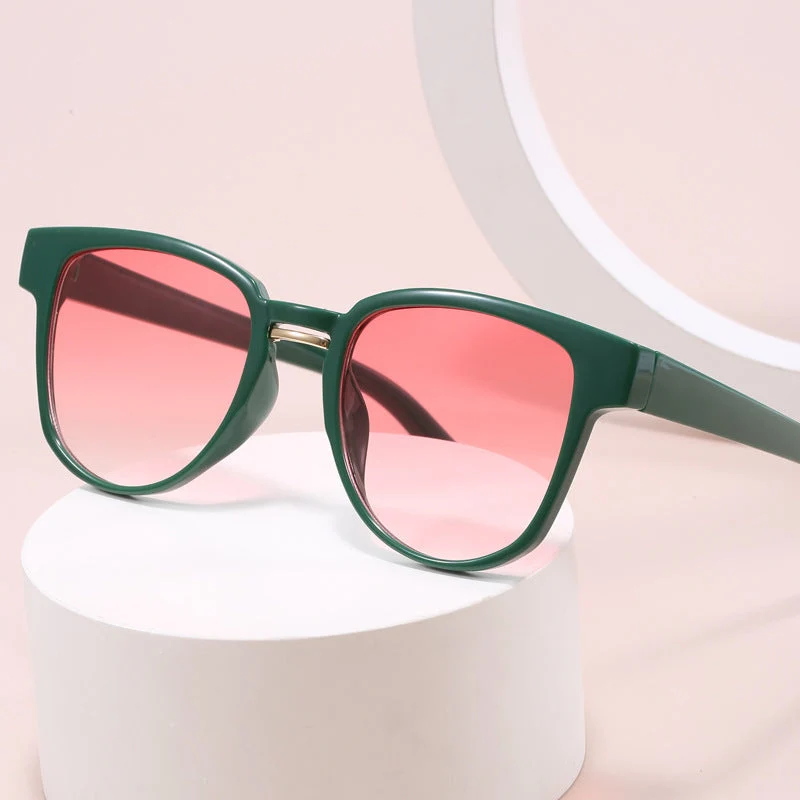 Dame solbrille i moteriktig cat-eye stil Luvikno
