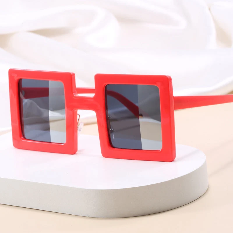 Dame kvadratisk solbrille med moderne design Luvikno