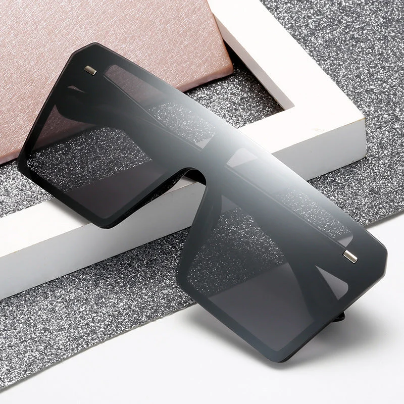 Dame Oversized solbriller i futuristisk design Luvikno
