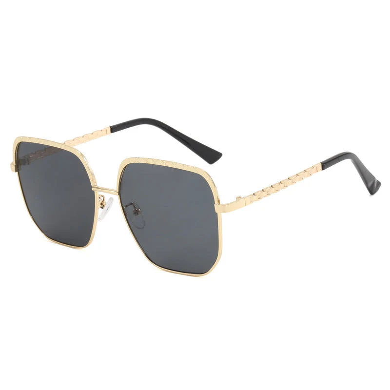 Dame moteriktig solbrille med firkantet ramme og stilige detaljer Luvikno