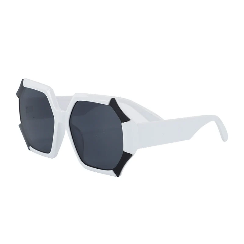 Dame moterelatert solbrille med fasettert ramme Luvikno