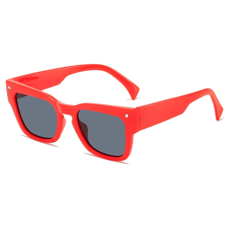 Dame moteriktig solbrille i trendy kvadratisk design Luvikno