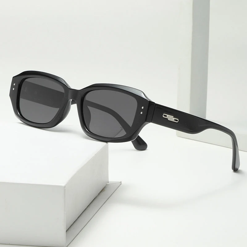 Dame trendy firkantet solbrille med innovativ gjennomsiktig ramme Luvikno