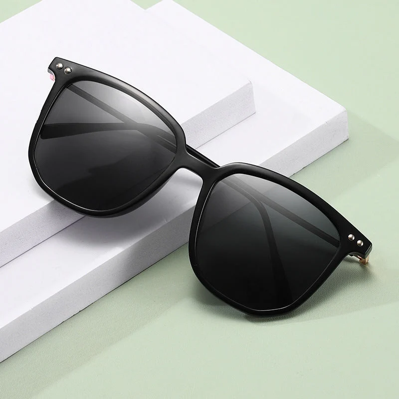 Dame moteriktig oversized solbrille med robust ramme og UV-beskyttelse Luvikno