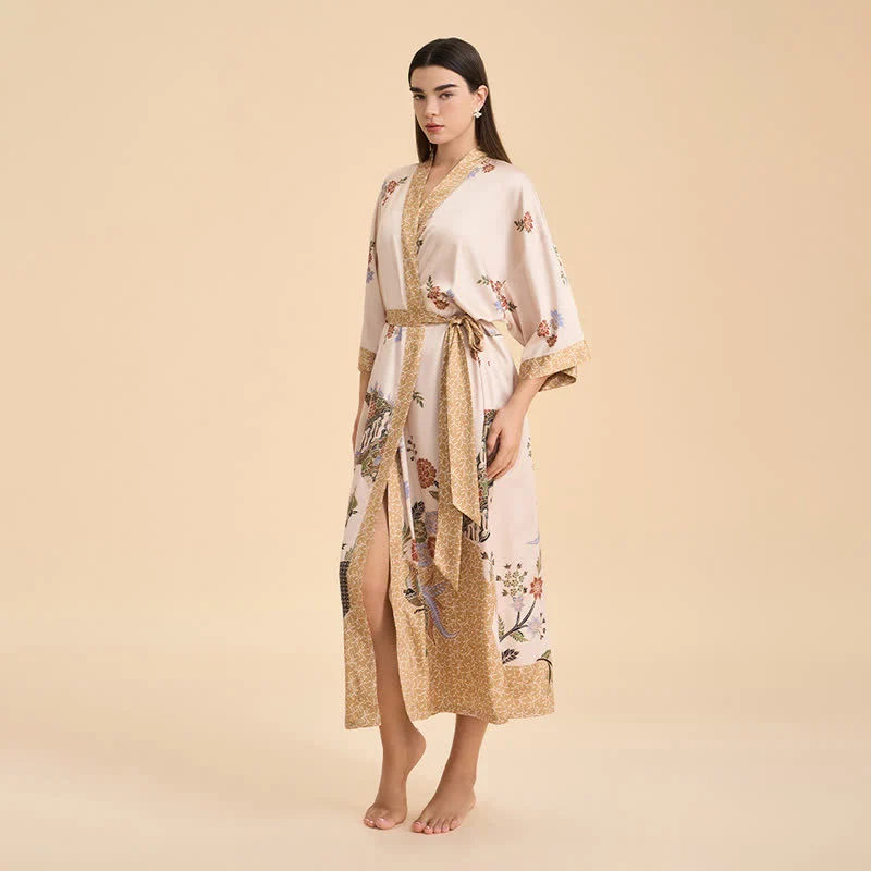 Bademantel im Kimono-Stil mit orientalischem Blumenmuster und Vogelmotiv