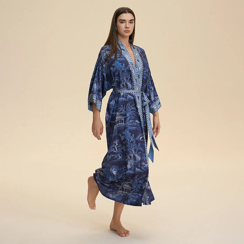 Bademantel im Kimono-Stil mit orientalischem Landschaftsmotiv