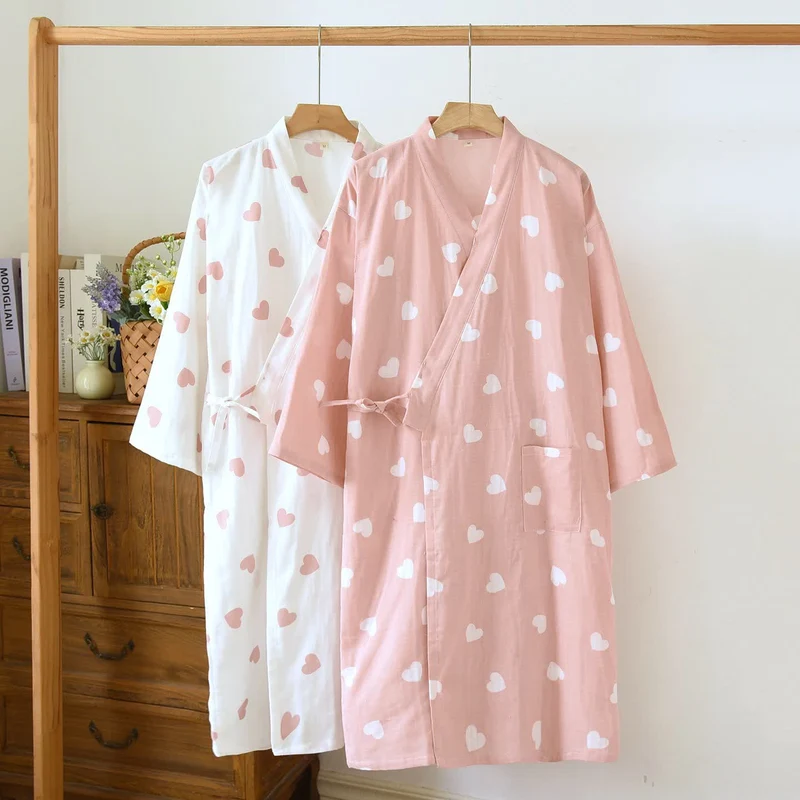 Kimono-Bademantel aus Baumwollgaze mit Herzmotiv