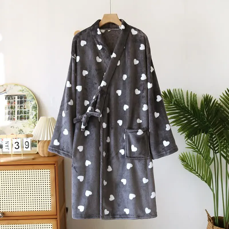 Partner-Kimono aus Plüsch mit Herzmotiv