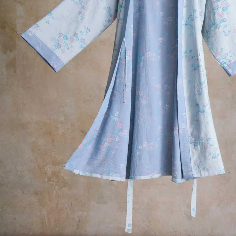 Anmutiger Kimono-Bademantel aus Baumwollgaze mit Pflaumenblütenmuster