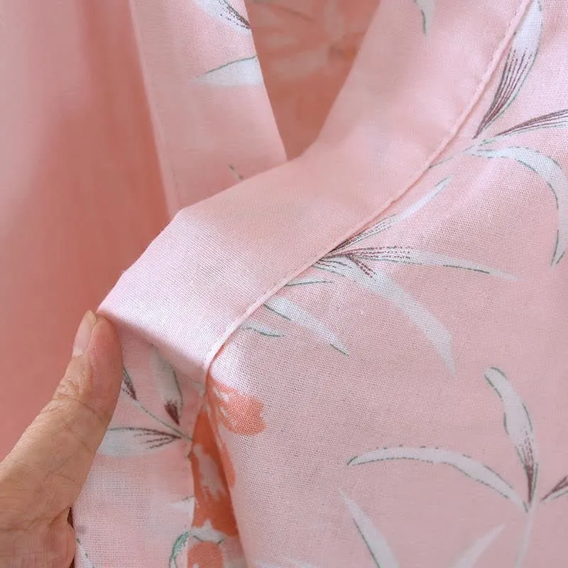 Japanischer Kimono-Bademantel aus Baumwolle mit Pfirsichblütenmuster