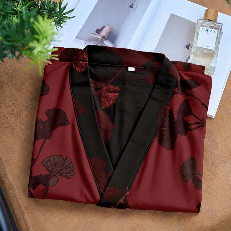 Großer Kimono-Bademantel aus Baumwolle mit Ginkgoblättern