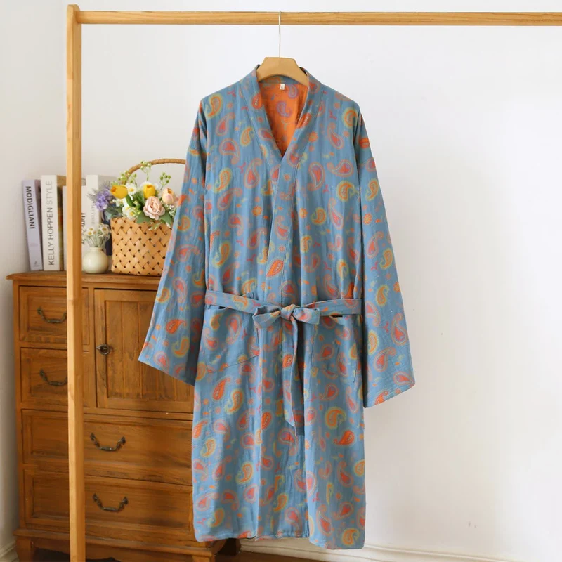 Japanischer Kimono-Bademantel aus Baumwollgaze mit Paisleymuster