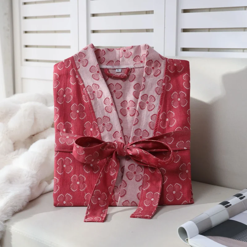 Kimono-Bademantel aus Baumwollgaze mit vierblättrigem Kleeblatt