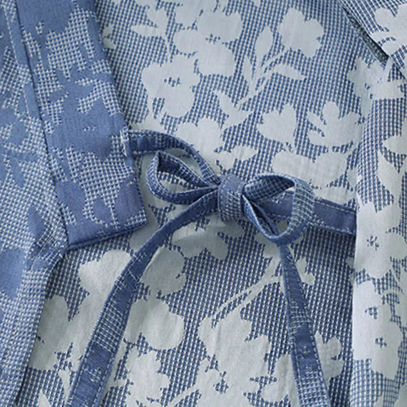 Dezenter Kimono-Bademantel mit Blumenmuster und Tasche