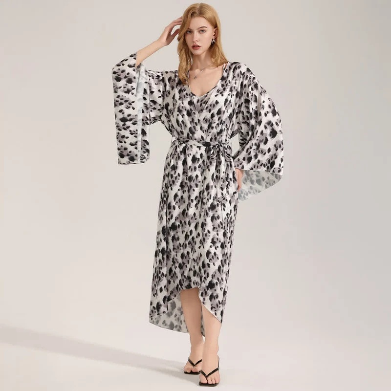 Schwarzer Kimono-Bademantel mit Leopardenmuster