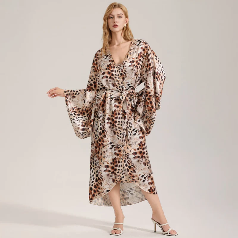 Künstlerischer Kimono-Bademantel in Braun mit Leopardenmuster