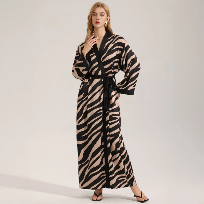 Langärmliger Kimono-Bademantel mit Zebramuster