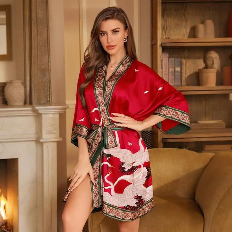 Kurzer Kimono-Bademantel mit Kranich-Print