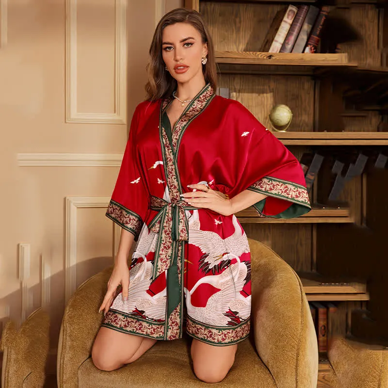 Kurzer Kimono-Bademantel mit Kranich-Print