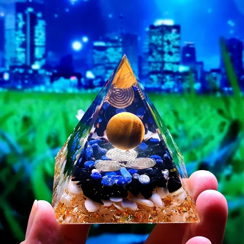 Orgonittpyramide med ametyst pendel – Energi, Beskyttelse og Dekorasjon | Luvikno
