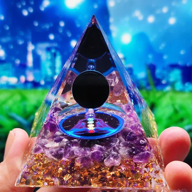 Orgonittpyramide med ametyst pendel – Energi, Beskyttelse og Dekorasjon | Luvikno