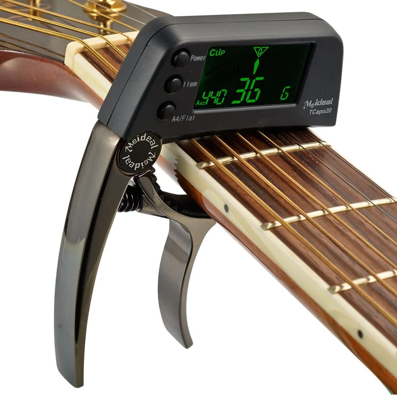 Capo & Tuner "TuneGrip" – 2-i-1 gitar tilbehør med LCD-skjerm | Luvikno
