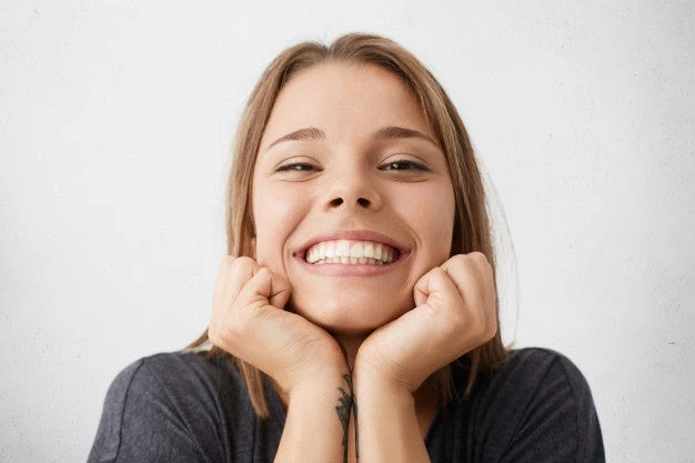 Kosmetiske Tann Toppers SmileShape – Gjenbrukbar, Fleksibel og Naturlig Hvit | Luvikno