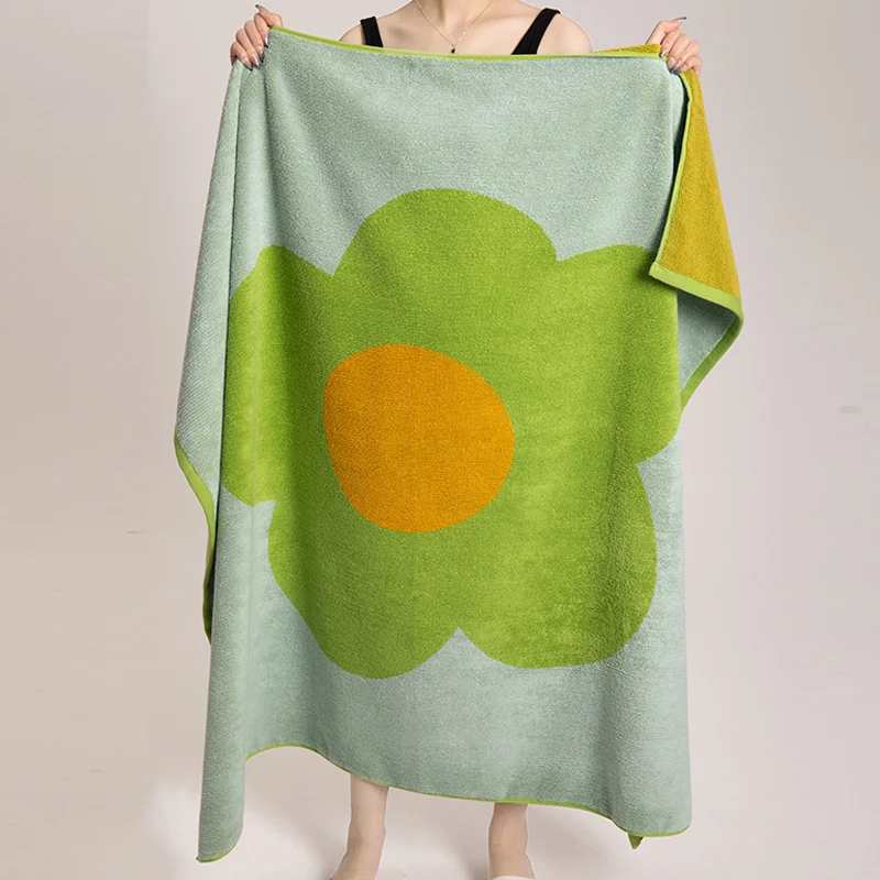 Atmungsaktives Baumwollhandtuch mit Blumenmuster und Farbblockdesign