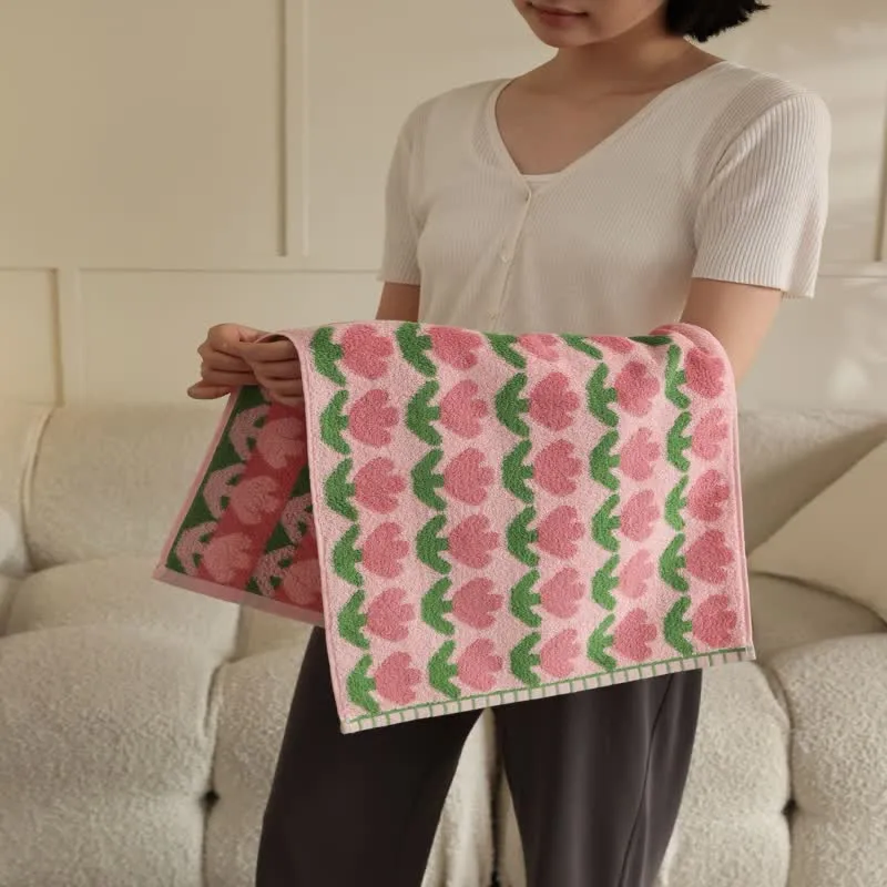 Süßes weiches Badetuch aus Baumwolle mit Tulpenmotiv
