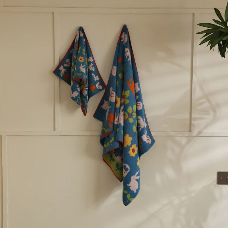Weiches Badetuch aus Baumwolle mit Tier- und Blumenmotiv