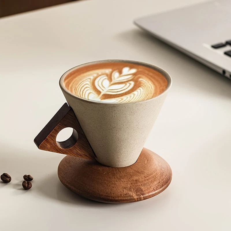 BaristaLuxe Keramisk Kaffekopp 250ml – Håndlaget med Trehåndtak og Underlag | Luvikno