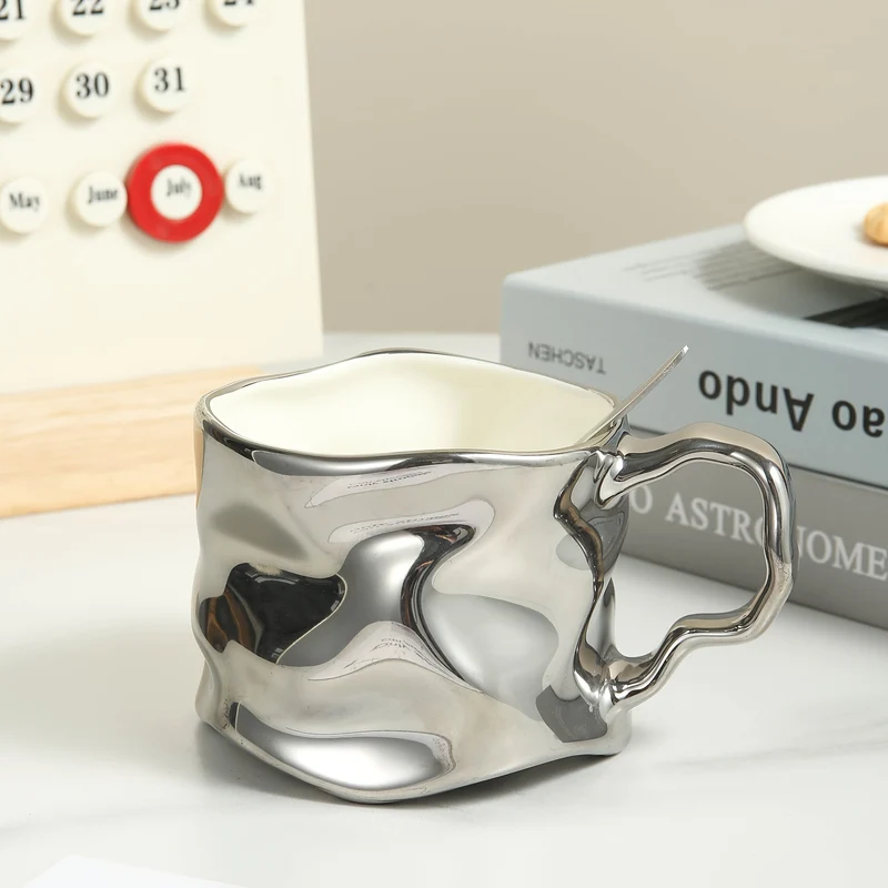 CreArt Mug – Håndlaget keramisk kaffekopp med unikt krøllet design | Luvikno