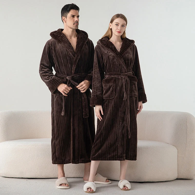 Langer Winterbademantel aus Fleece mit Kapuze