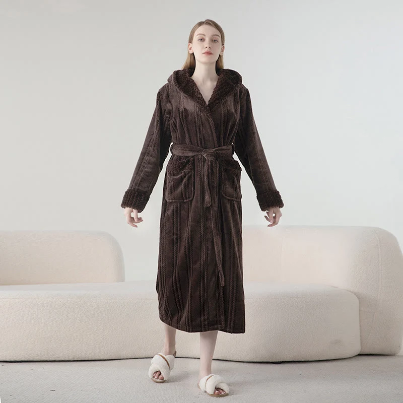 Langer Winterbademantel aus Fleece mit Kapuze