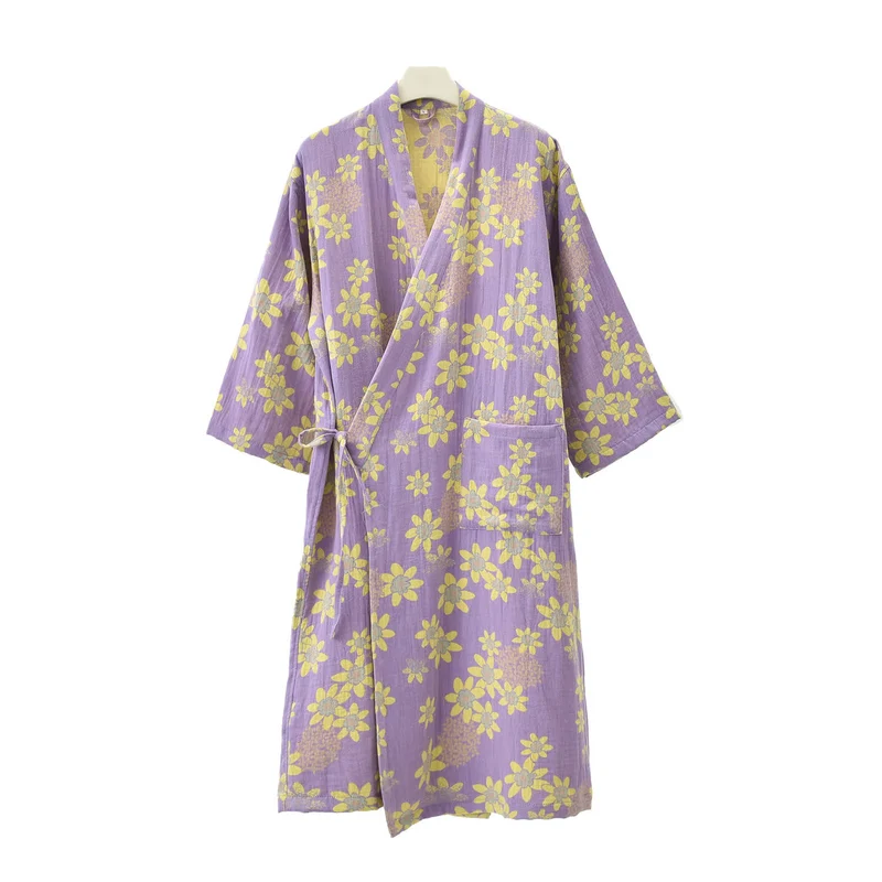 Leichter Bademantel aus Jacquard-Gaze mit Blumenmuster
