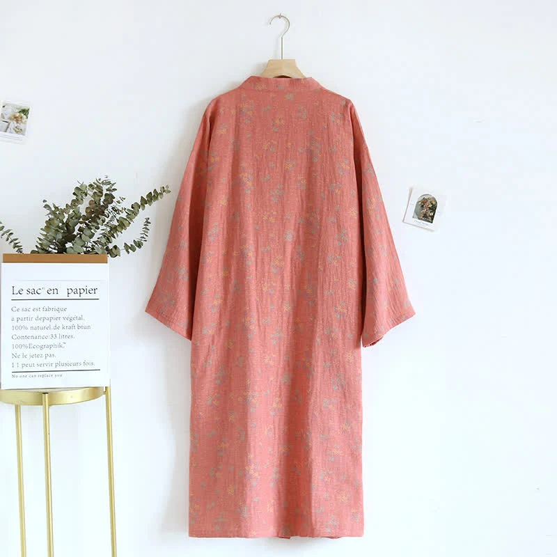 Bequemer, lockerer Bademantel-Pyjama aus Baumwolle mit Blumenmuster