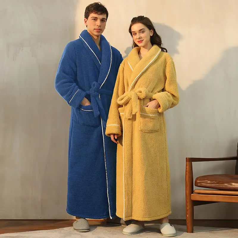 Bequemer Fleece-Pyjama-Bademantel