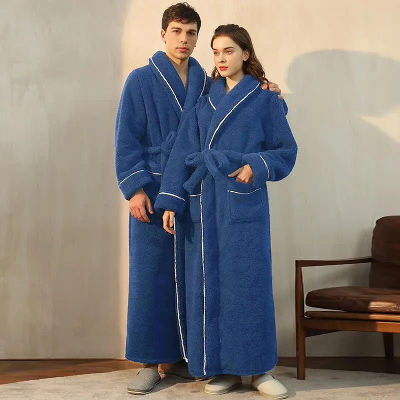 Bequemer Fleece-Pyjama-Bademantel