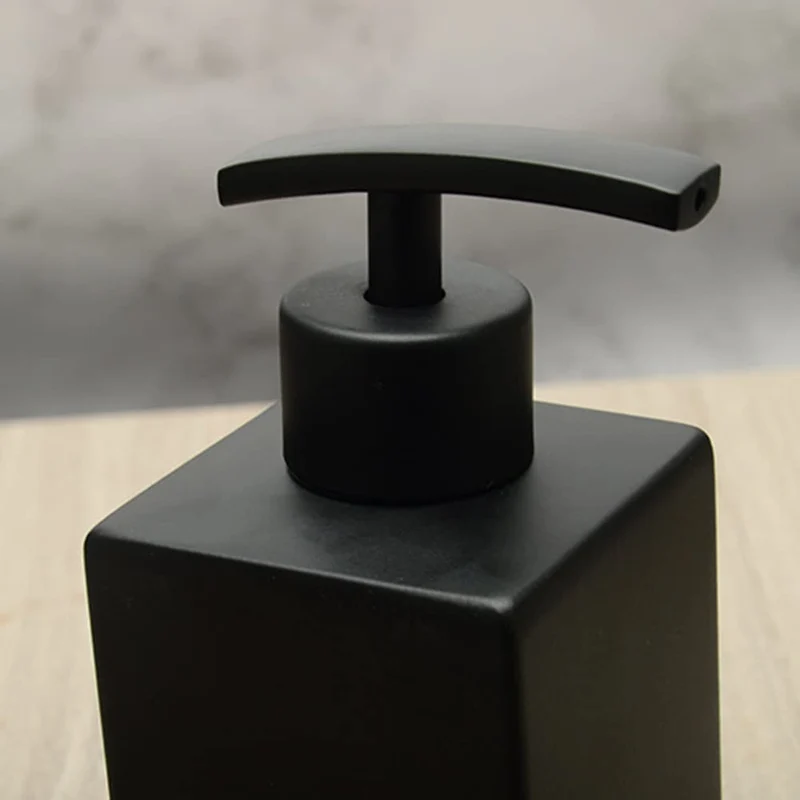 Dispenser di sapone Garvee nero opaco in acciaio inossidabile 304 quadrato da 12 once per cucina e bagno antiscivolo ricaricabile