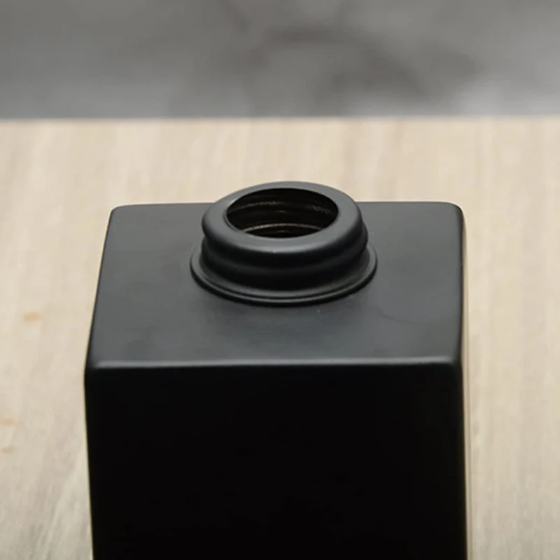 Dispenser di sapone Garvee nero opaco in acciaio inossidabile 304 quadrato da 12 once per cucina e bagno antiscivolo ricaricabile
