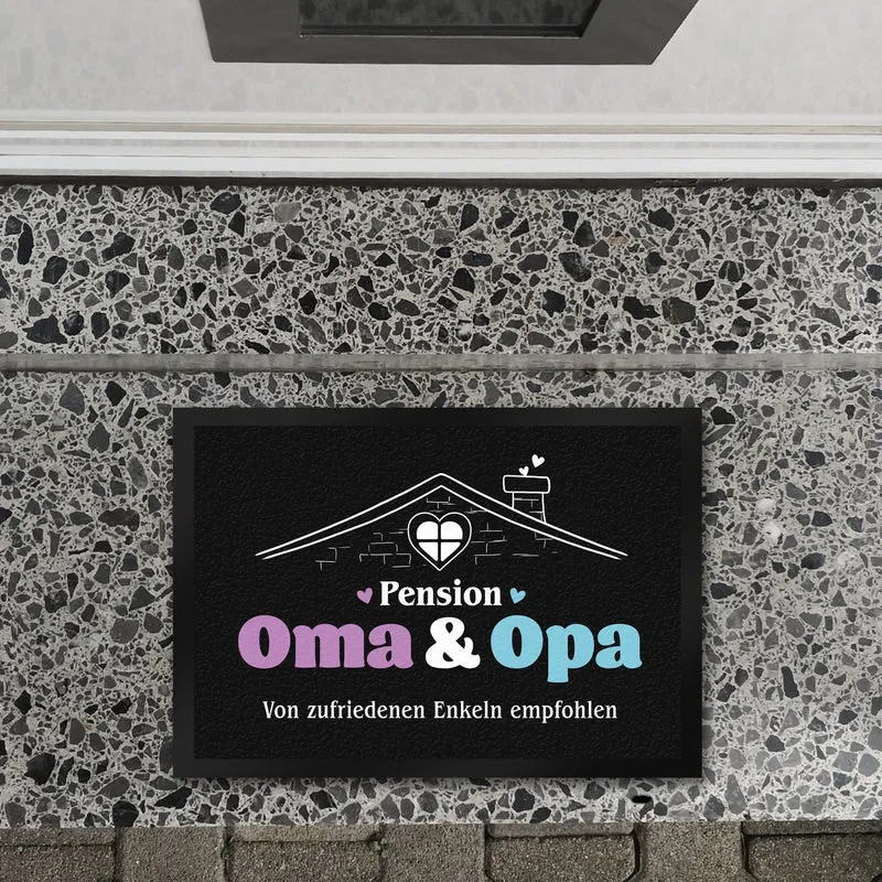 Pension Oma & Opa Fußmatte in 35x50 cm mit Spruch Von zufriedenen Enkeln empfohlen