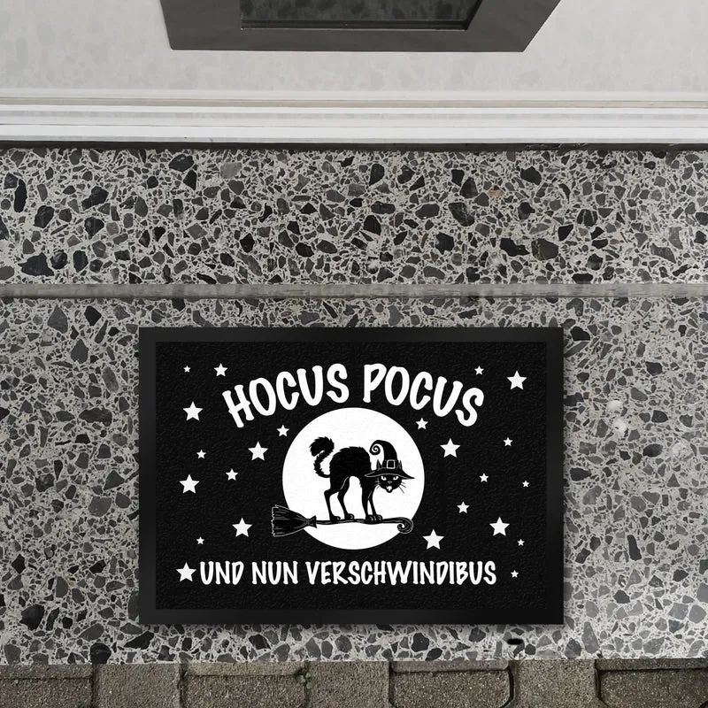 Schwarze Katze mit Zauberspruch Fußmatte - Hocus Pocus Verschwindibus