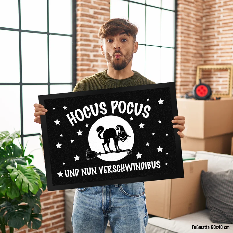 Schwarze Katze mit Zauberspruch Fußmatte - Hocus Pocus Verschwindibus
