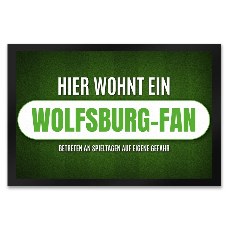 Hier wohnt ein Wolfsburg-Fan Fußmatte mit Rasen Motiv