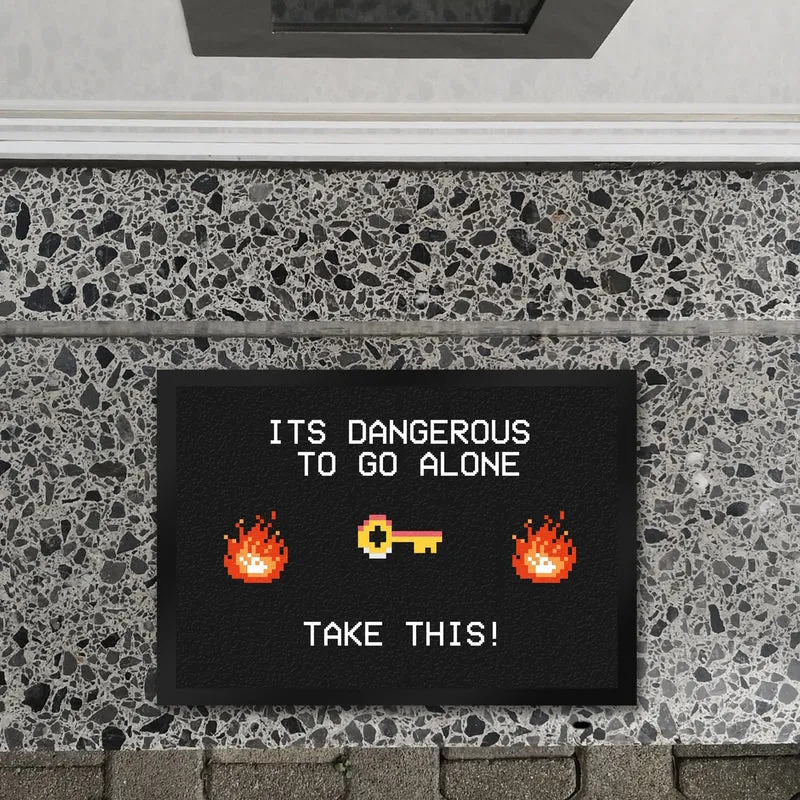 Dangerous to go Alone Fußmatte für alle Retro Zocker mit Pixel-Motiv