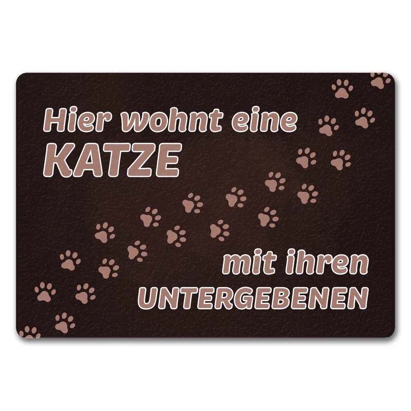 Hier wohnt eine Katze mit ihren Untergebenen Fußmatte mit Pfotenabdrücken