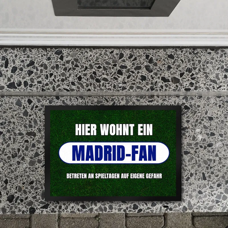 Hier wohnt ein Madrid-Fan Fußmatte in 35x50 cm mit Rasenmotiv